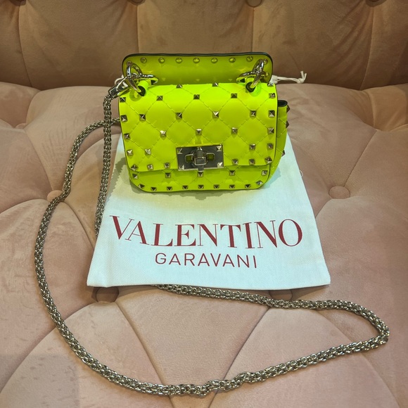 ⭐️Valentino Garavani 2020 Mini Spike It Rockstud Neon Leather Shoulder Bag - Picture 3 of 10